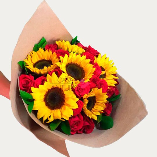 Bouquet de Rosas con Girasoles
