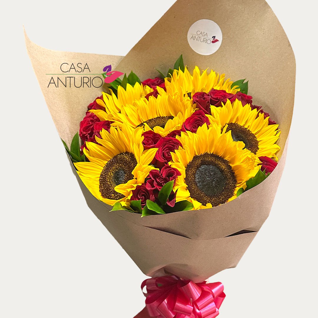 Bouquet de Rosas con Girasoles