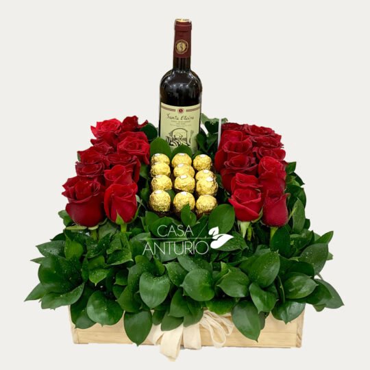 Arreglo Cuadrado con Rosas y Chocolates