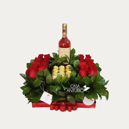 Caja Cuadrada con Rosas y Chocolates