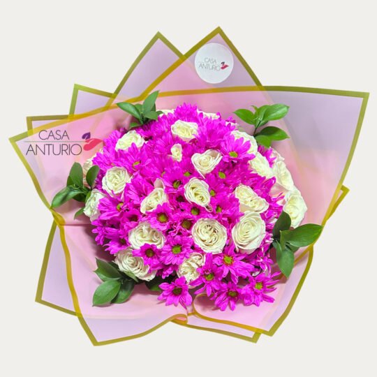 Bouquet de Rosas Blancas y Margaritas Fucsia
