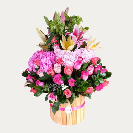 Arreglo en Rosas, Hortensias y Lirios