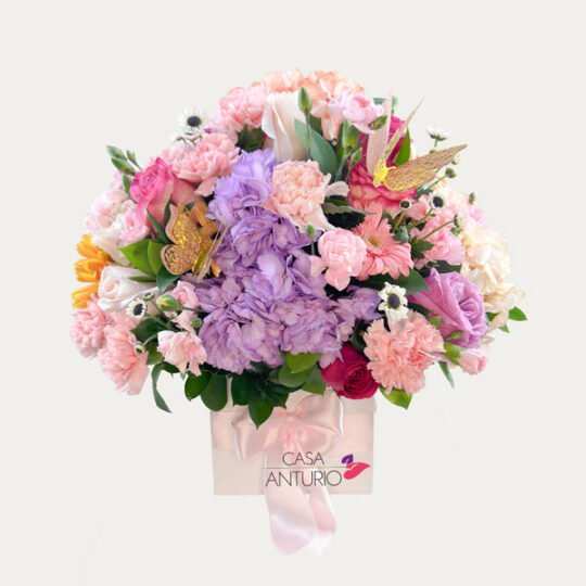 Arreglo en Hortensias, Claveles, Rosas y Gérberas