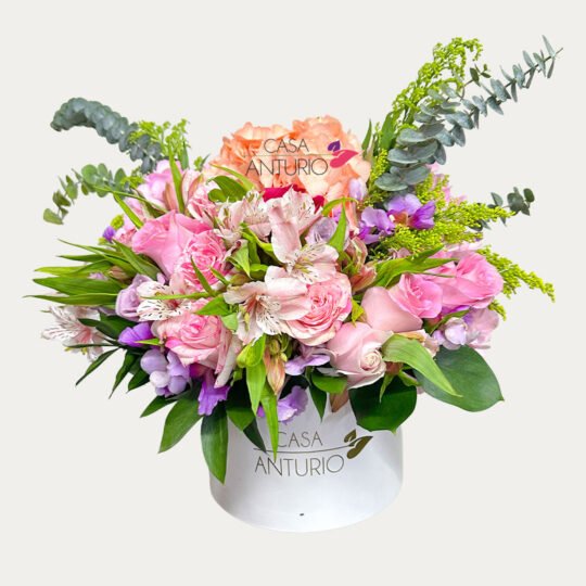 Arreglo de Rosas, Hortensias, Orquidea Hawaiana y Eucalipto