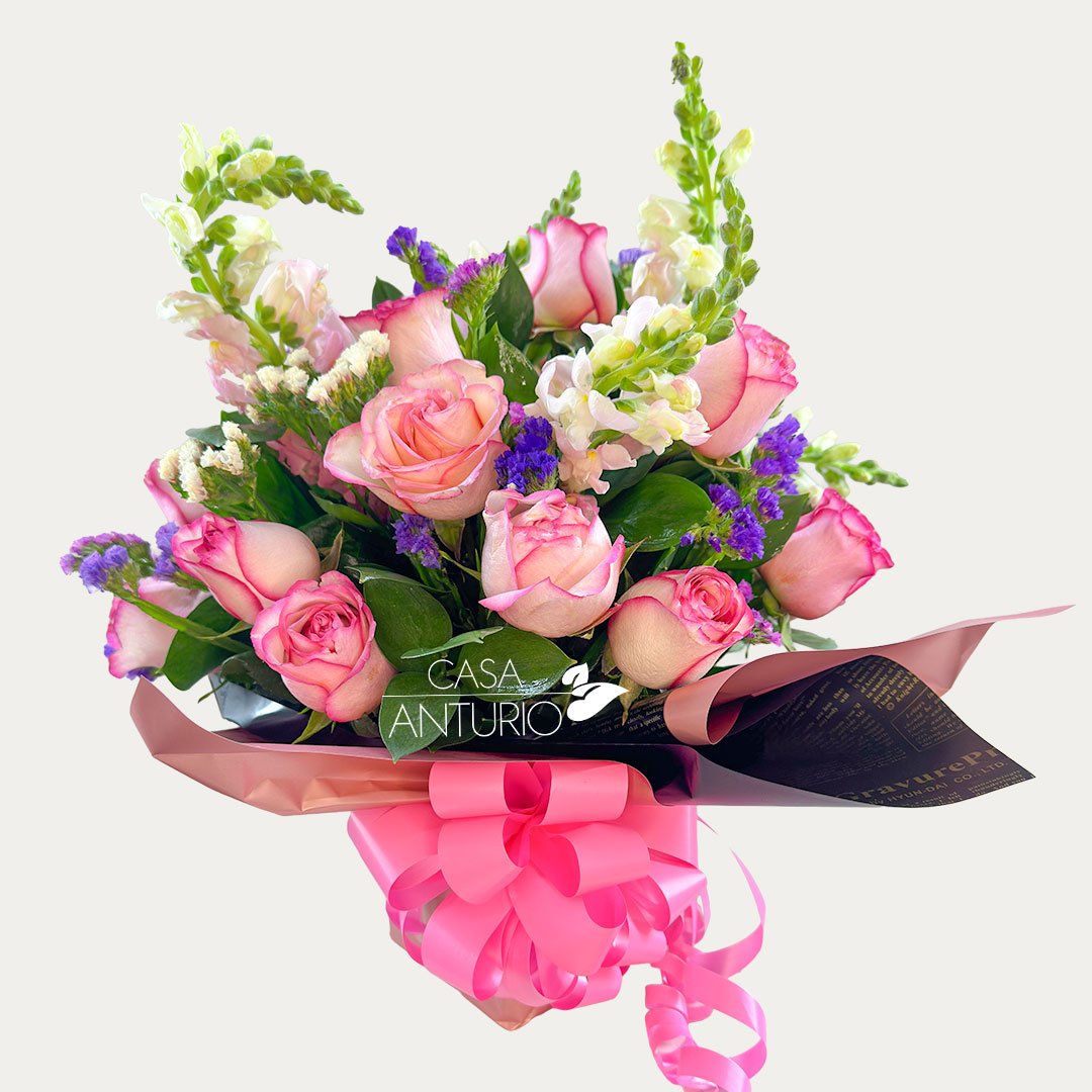 Arreglo en Rosas, Statice y Follajes