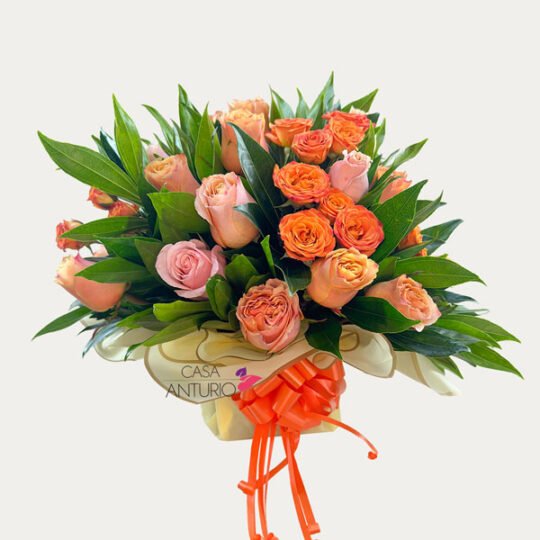 Arreglo en Rosas Naranjas y Salmón