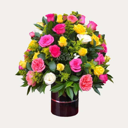 Arreglo en Rosas Fucsia, Amarillas y Salmón