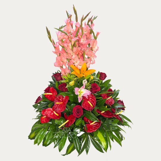 Arreglo en Rosas, Anturios, Lirios y Gladiolos