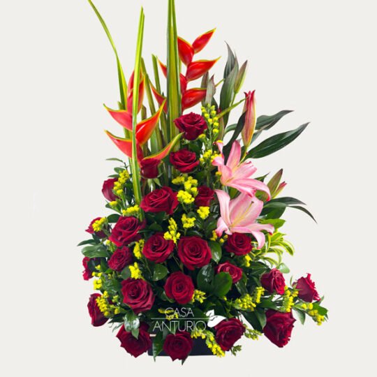 Arreglo de Rosas, Lirios, Statice y Heliconias