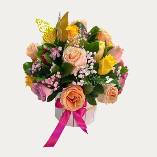 Arreglo de Rosas, Perla y Mariposa Decorativa