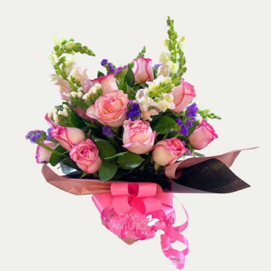 Arreglo en Rosas, Statice y Follajes