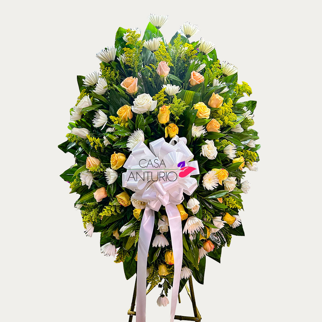 Corona Fúnebre de Rosas Beige, Blancas, Amarillas y Crisantemos Blancos