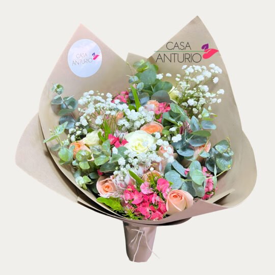 Bouquet de Rosas, Eucalipto, Perla y Follaje