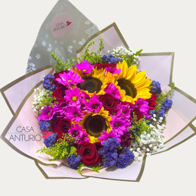Bouquet de Rosas, Margaritas, Girasoles y Follajes
