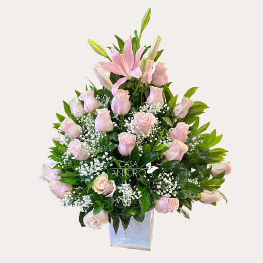 Arreglo de Rosas, Lirios y Perla