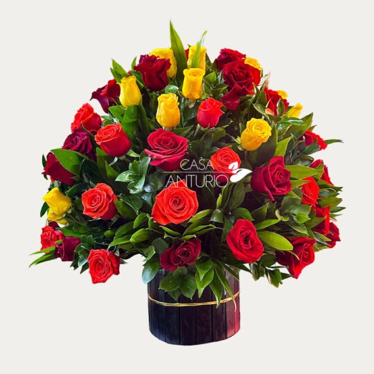 Arreglo de Rosas Rojas, Amarillas y Naranjas