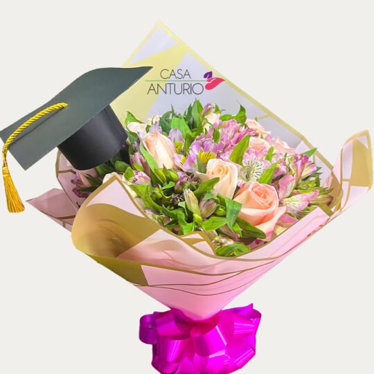 Bouquet de Rosas, Astromelias y Birrete de Grado