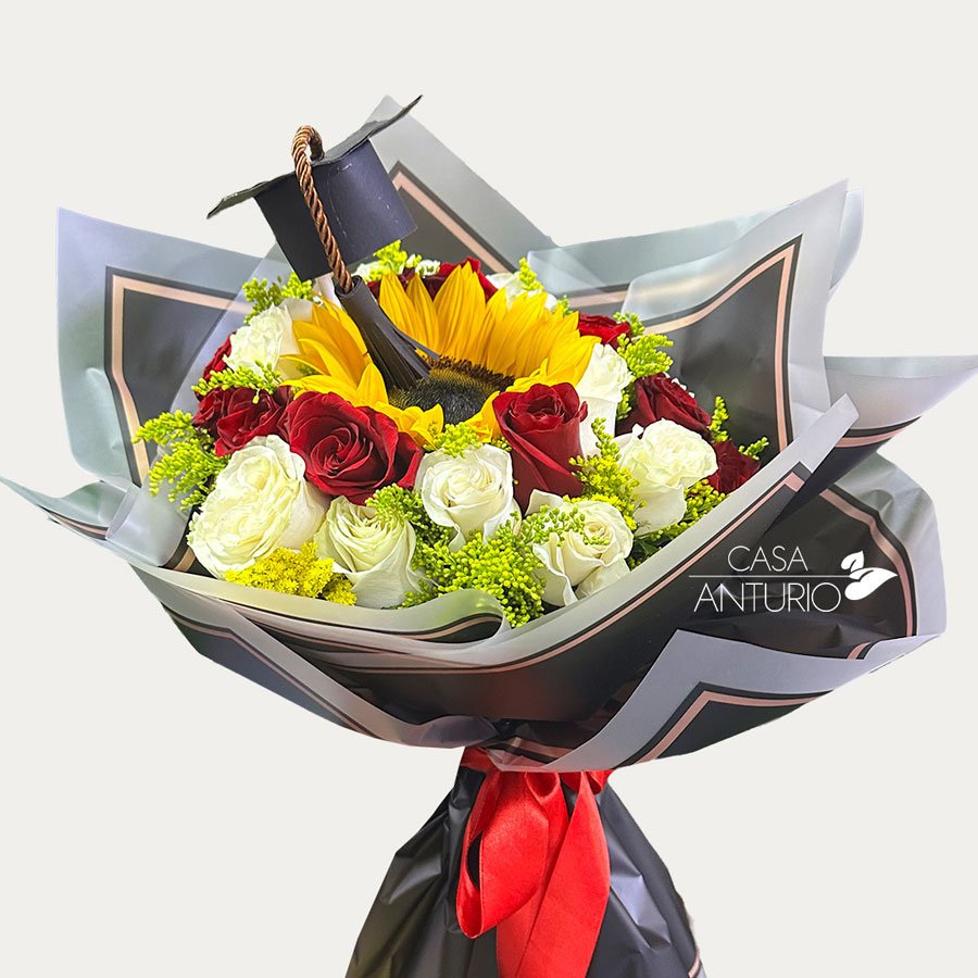 Bouquet de Rosas, Girasol, Solidago y Birrete de Grado - Imagen 2