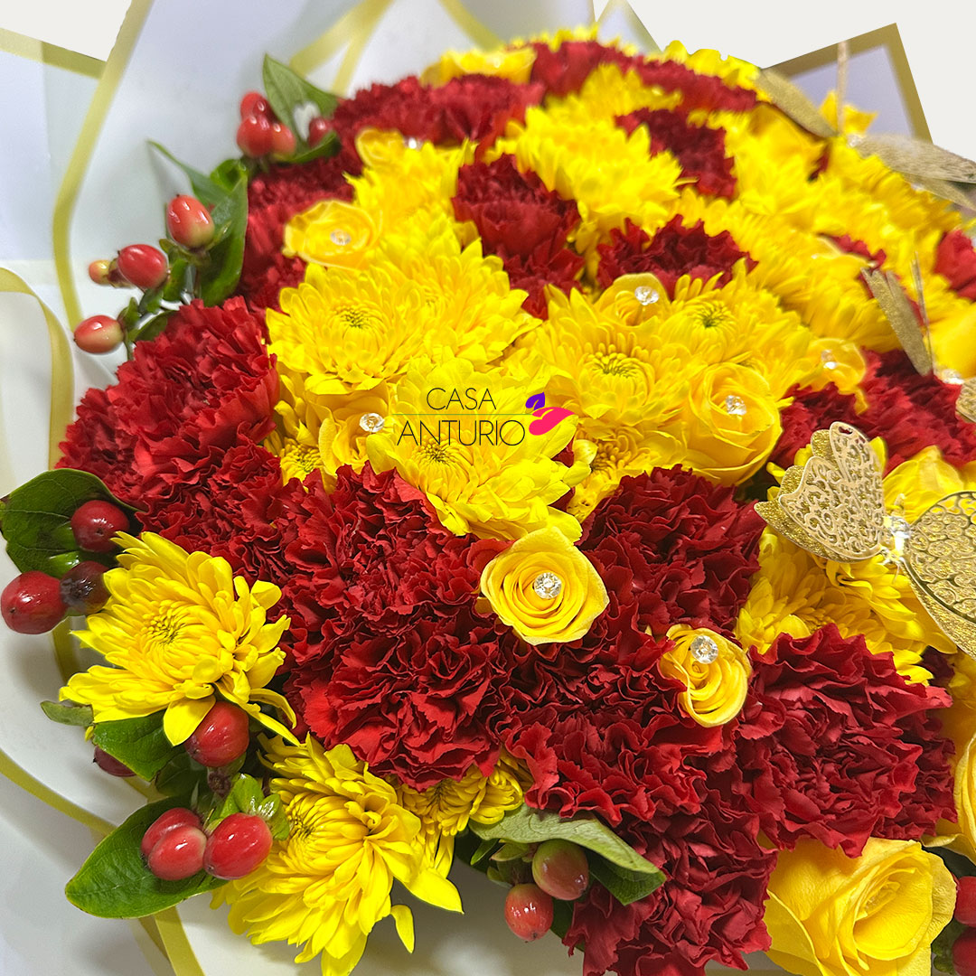 Bouquet de 24 Rosas, Margaritas Amarillas y Claveles - Imagen 3