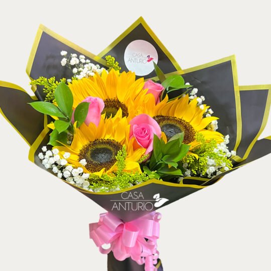 Bouquet de Rosas, Girasoles y Follajes