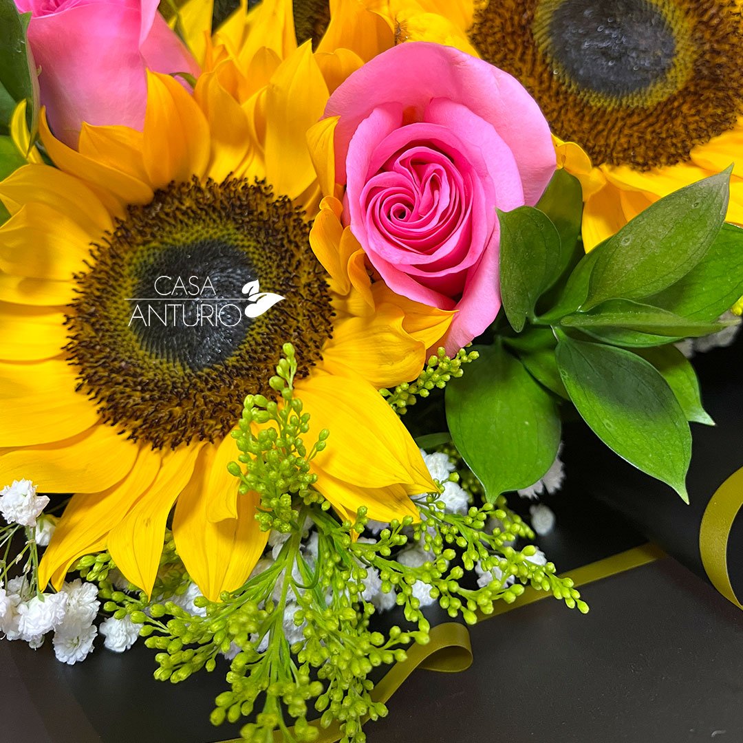 Bouquet de Rosas, Girasoles y Follajes - Imagen 3