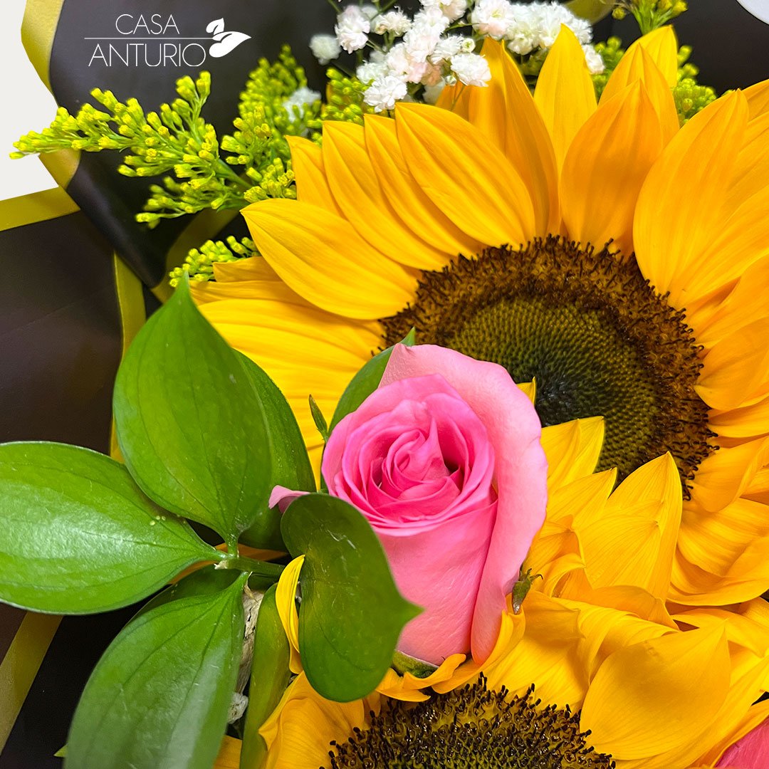 Bouquet de Rosas, Girasoles y Follajes - Imagen 4
