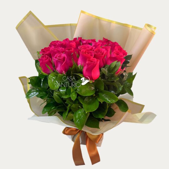 Arreglo de Rosas y Rusco