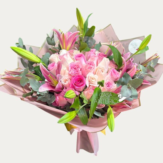 Bouquet de Rosas, Lirios y Eucalipto