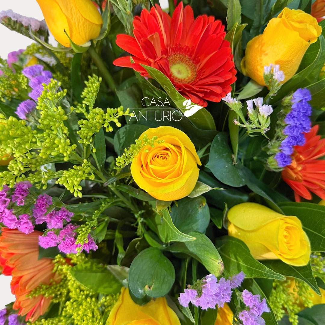Arreglo de Rosas Amarillas, Gerberas y Statice - Imagen 4