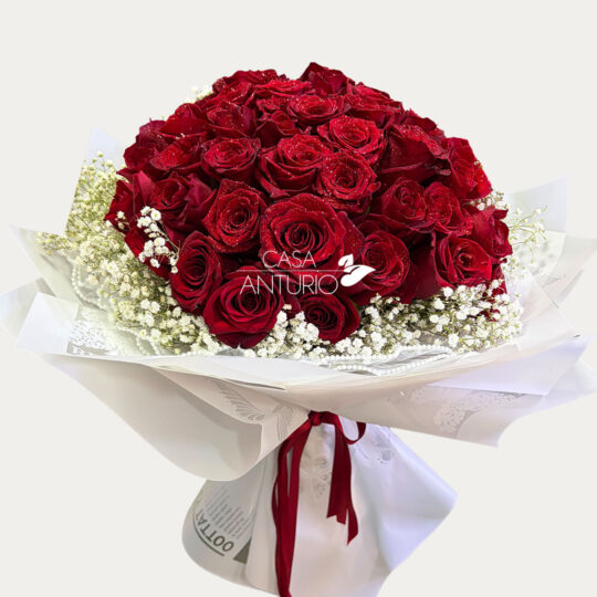Bouquet de 48 Rosas Rojas y Perla en Papel Coreano