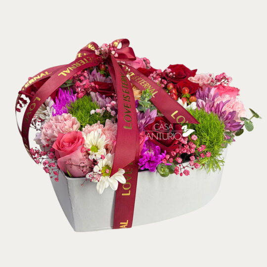 Corazón de Rosas y Diversidad de Follajes