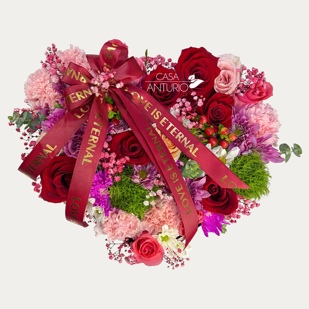 Corazón de Rosas y Diversidad de Follajes - Imagen 2