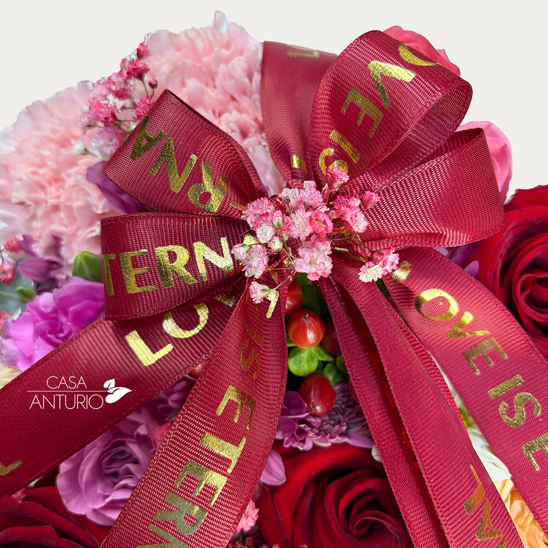 Corazón de Rosas y Diversidad de Follajes - Imagen 3